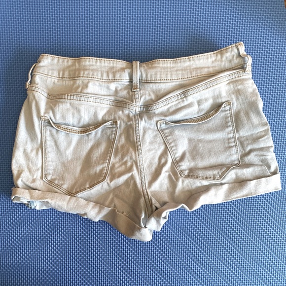 Target Stretchy! High Rise Denim Light Blue Jean Shorts Midi hi-rise size 8 29 - Picture 2 of 7